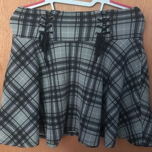 Hot topic grey plaid skirt